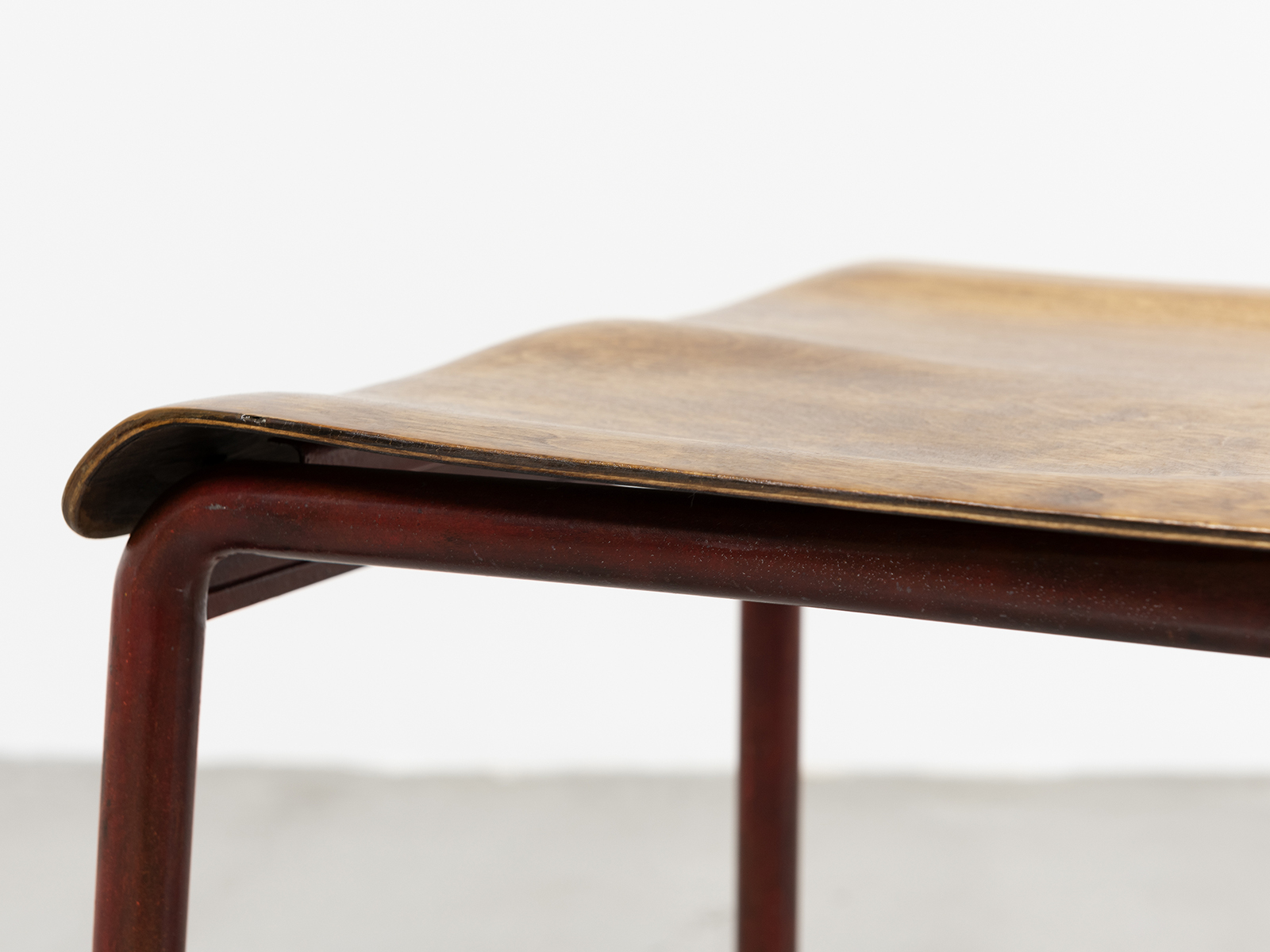 JEAN PROUVÉ - Chaise n°4, 1934 – Tôle d'acier pliée, tube d’acier et contreplaqué moulé