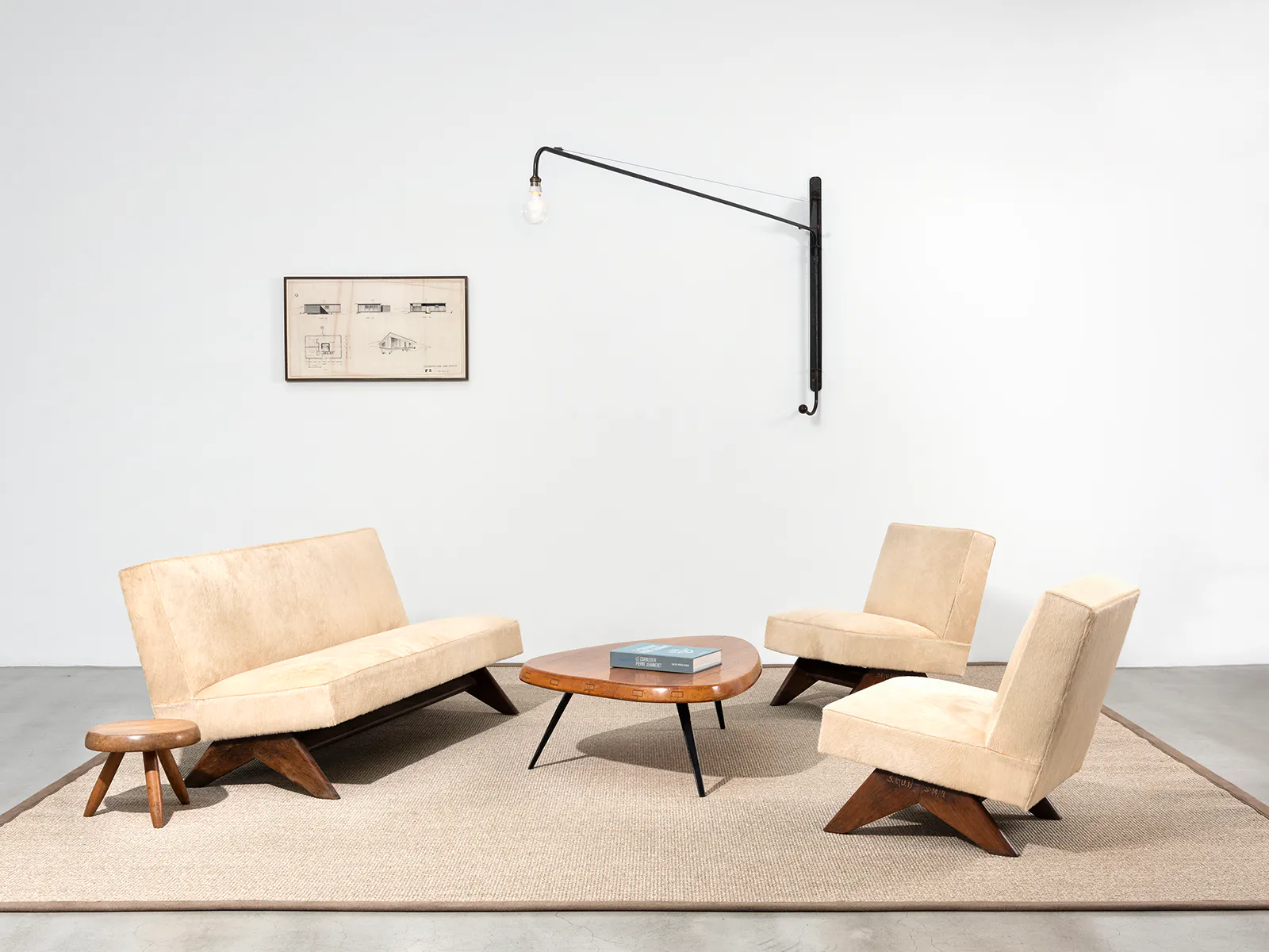 PIERRE JEANNERET - Sofa set, ca. 1955 PIERRE JEANNERET - Sofa set, ca. 1955 – Teck et peau