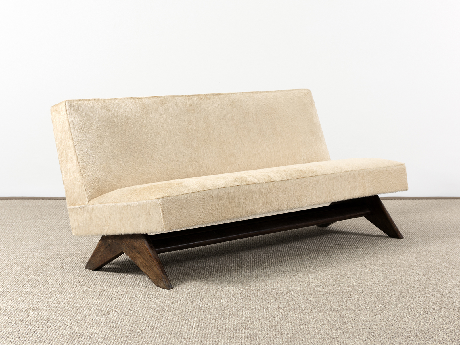 PIERRE JEANNERET - Sofa set, ca. 1955 – Teck et peau