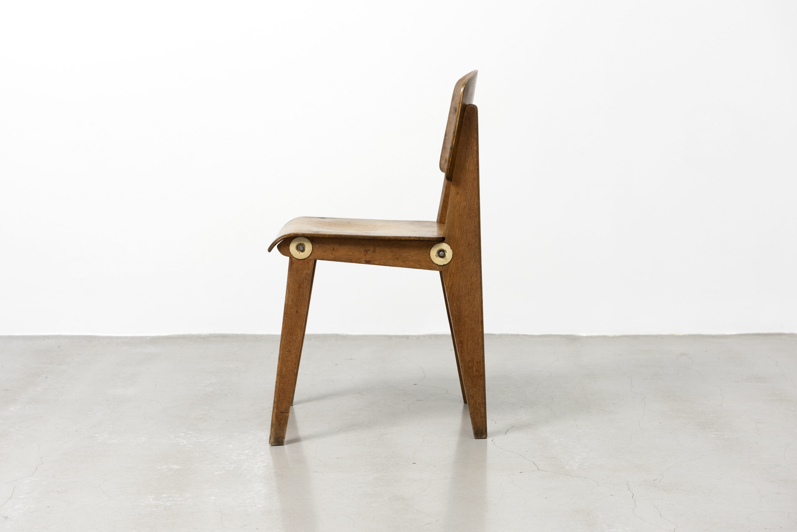 JEAN PROUVÉ - Chaise bois démontable CB 22, ca. 1951 – Bois massif, contreplaqué moulé et tube d'acier