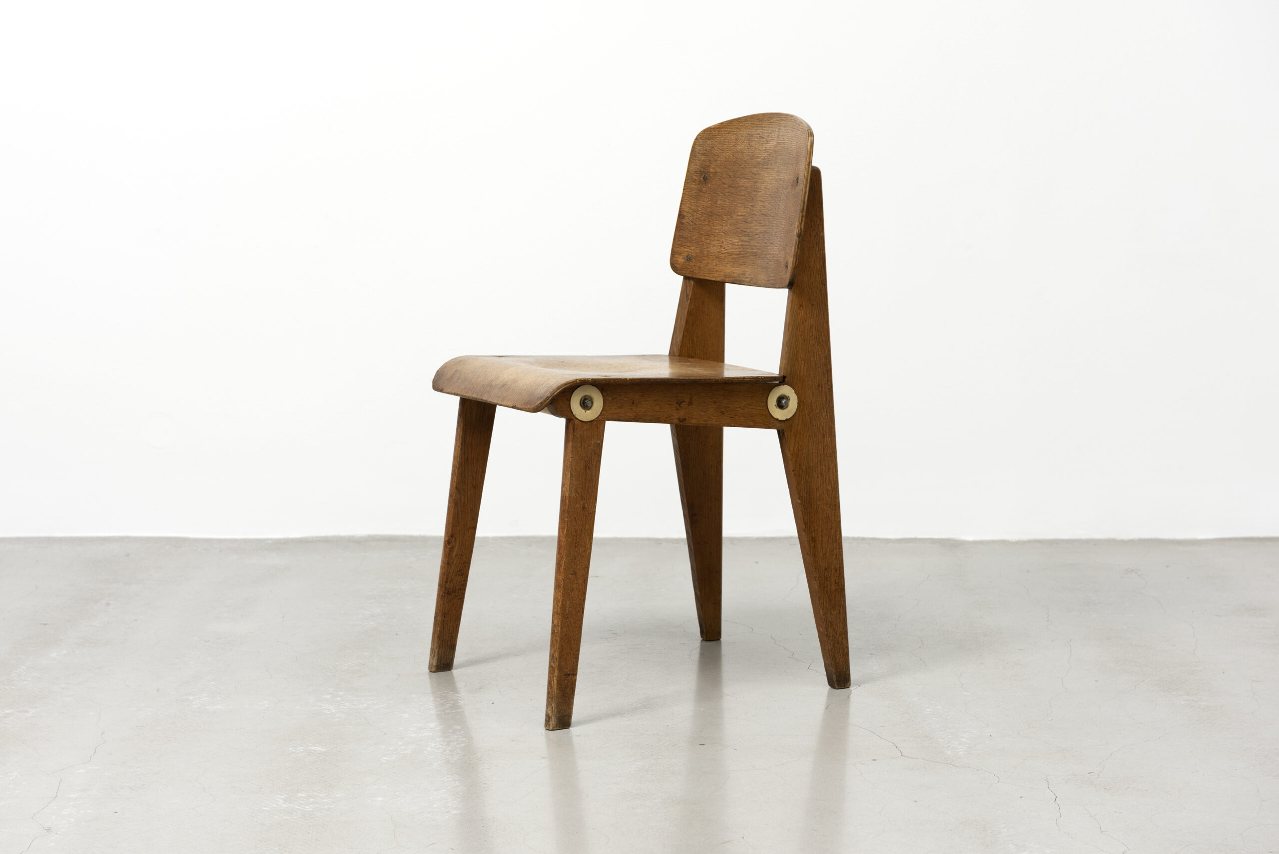 JEAN PROUVÉ - Chaise bois démontable CB 22, ca. 1951 – Bois massif, contreplaqué moulé et tube d'acier