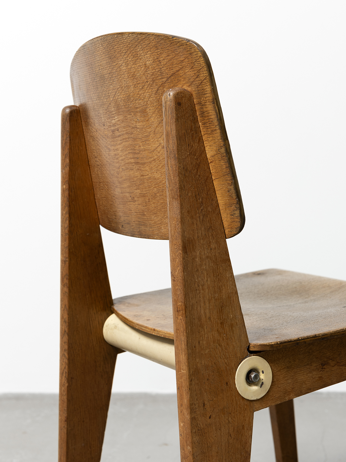 JEAN PROUVÉ - Chaise bois démontable CB 22, ca. 1951 – Bois massif, contreplaqué moulé et tube d'acier