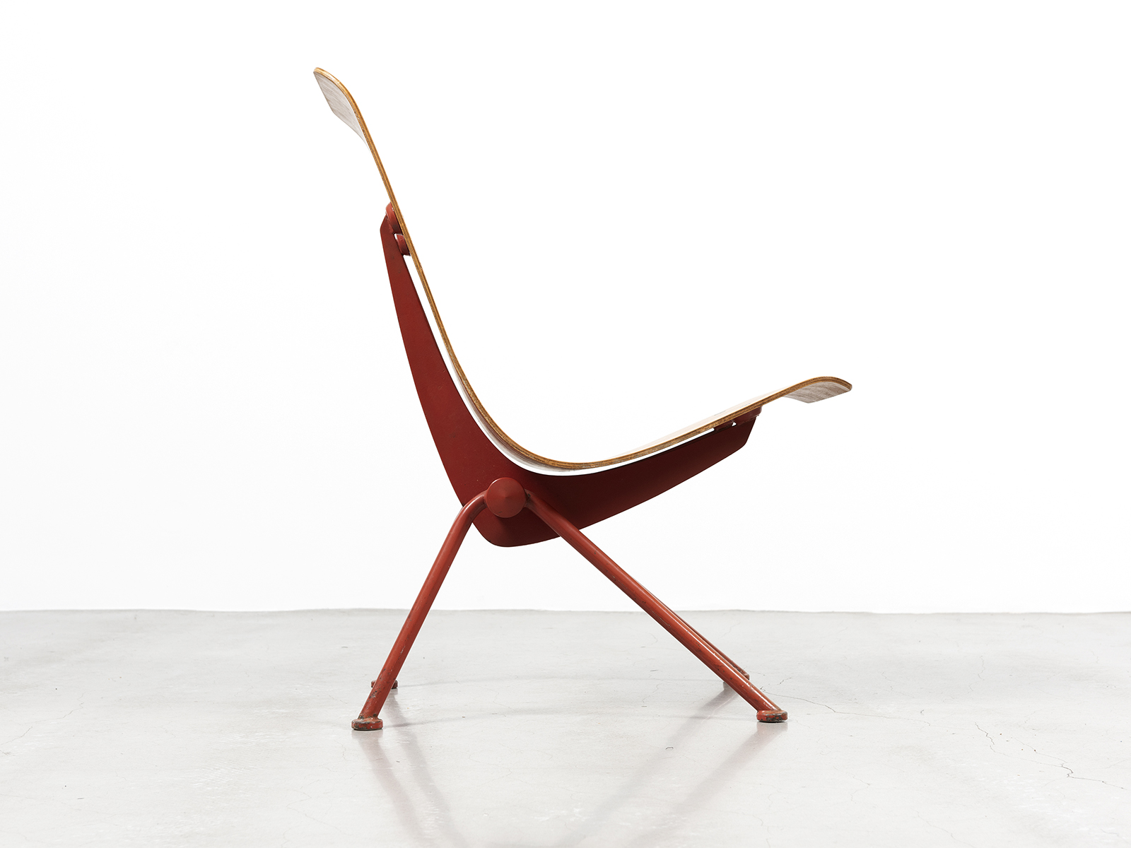 JEAN PROUVÉ - Fauteuil léger n° 356 dit chaise Antony, 1955 – Tube et tôle d'acier et contreplaqué moulé