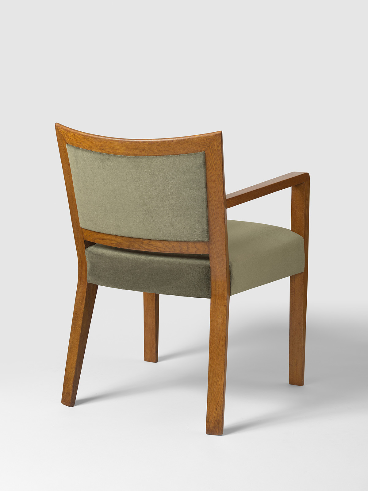 JEAN ROYÈRE - Bridge armchair, ca. 1950 – Oak and velvet