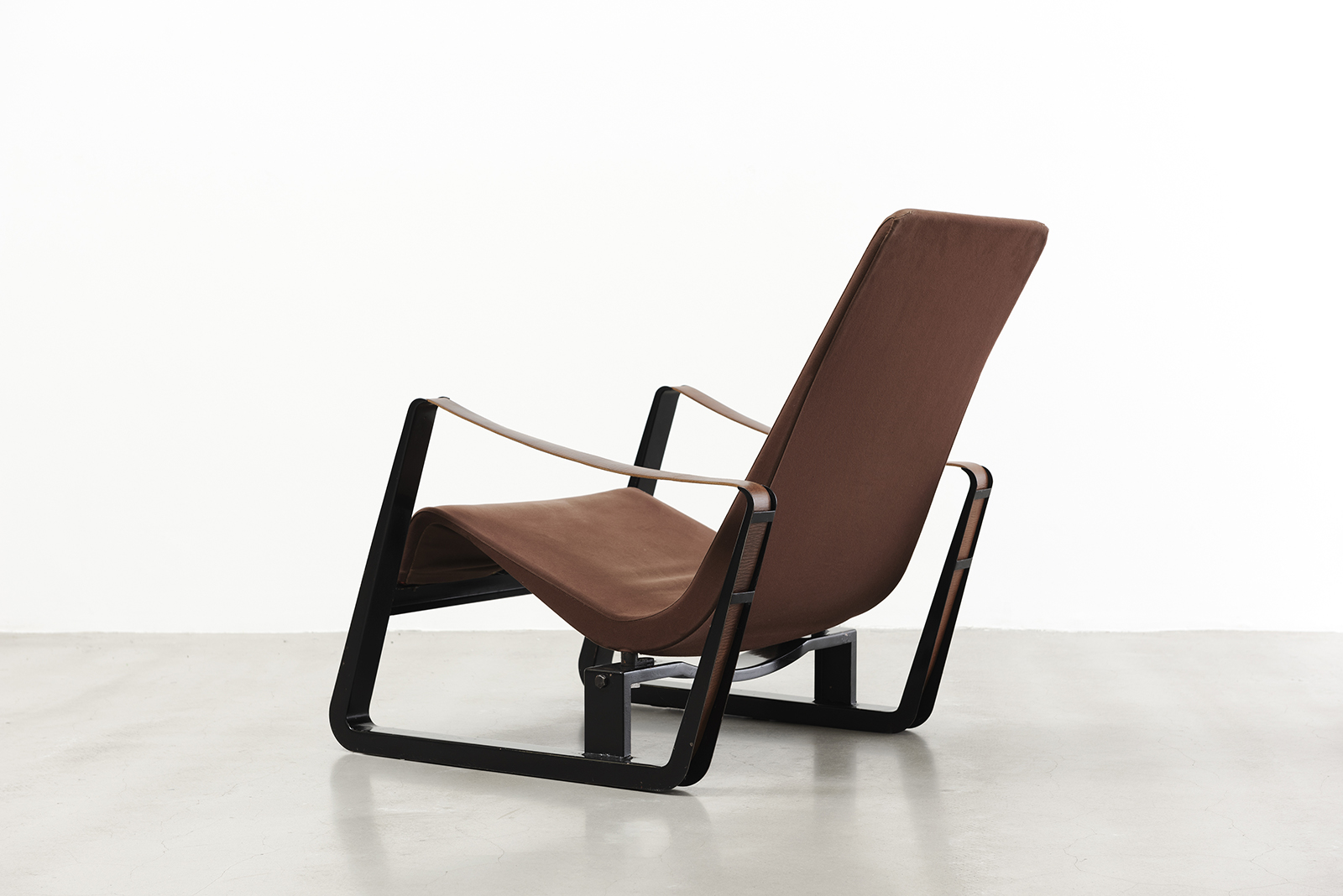 JEAN PROUVÉ - Fauteuil Cité, 1930 JEAN PROUVÉ - Fauteuil Cité, 1930 – Tôle d'acier, toile tendue et cuir