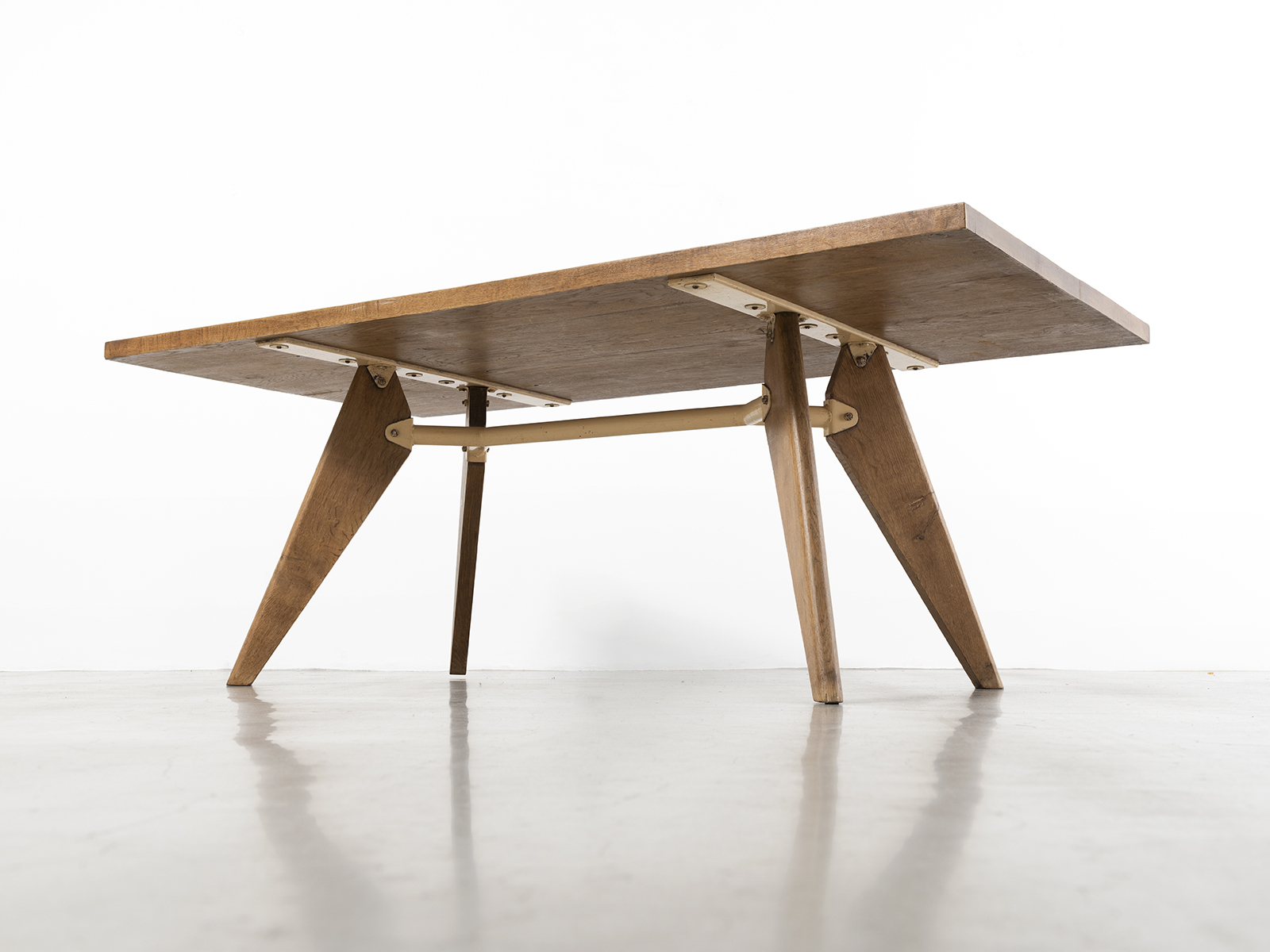 JEAN PROUVÉ - Table TS 11, ca. 1947 – Chêne et tube d'acier