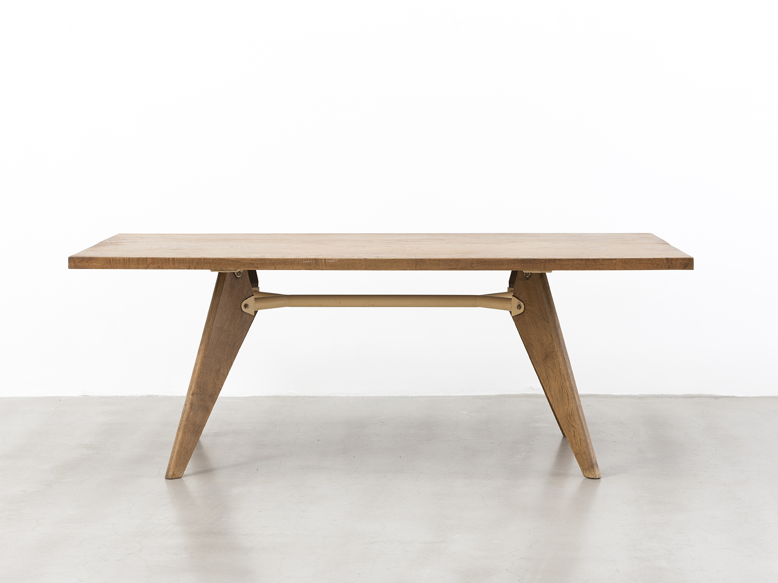 JEAN PROUVÉ - Table TS 11, ca. 1947 – Chêne et tube d'acier